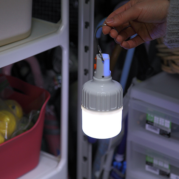 LEDライト ポータブル 2段階切り替え フラッシュ点滅機能付き （ 充電