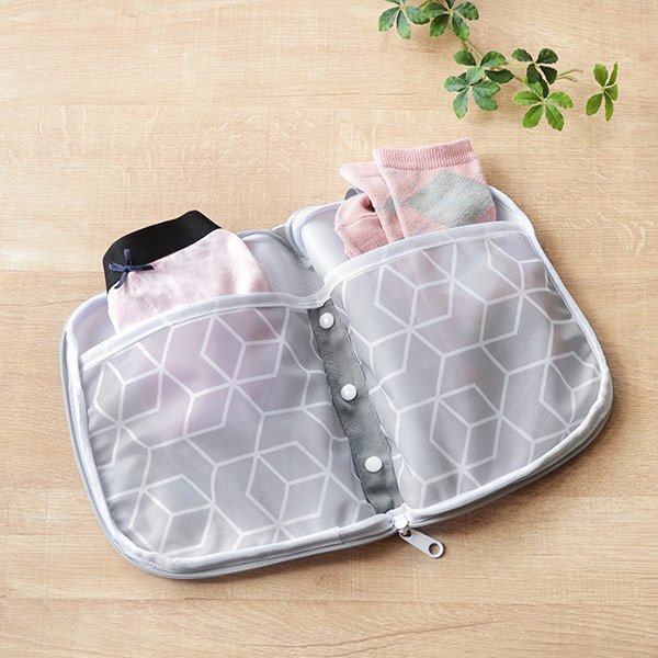 洗濯ネット まるごと洗える干せるポーチネット そのまま干せる 洗濯 ネット ブラジャー マスク （ 洗濯用ネット コインランドリー用バッグ ポーチ 仕切り ）