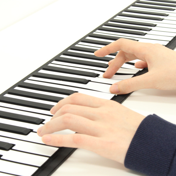 谷村実業 ピアノ 電子ピアノ コンパクト 88鍵盤 ロールアップピアノ