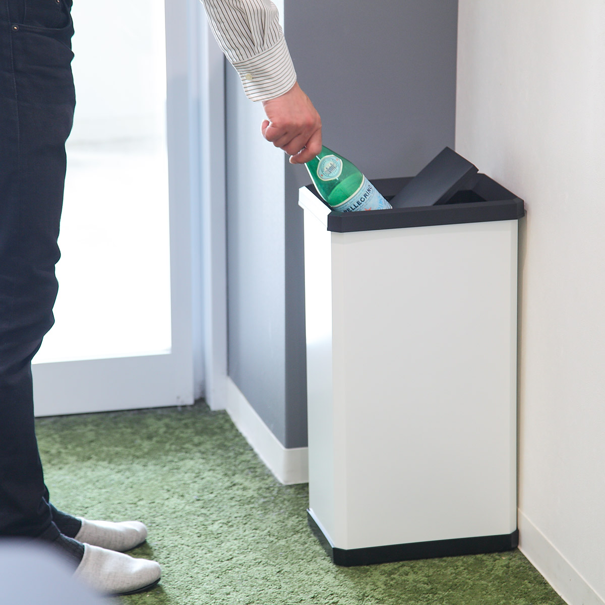 （法人限定） 屋内用ゴミ箱 業務用ダストボックス 23L Sサイズ ターンボックス オフホワイト色 （ 屋内用 ゴミ箱 ごみ箱 屋内 ふた付き スチール製 ）_14