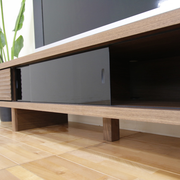 丸田木工 テレビ台 ローボード 天然木前板 ダークガラス引き戸 Ride 約