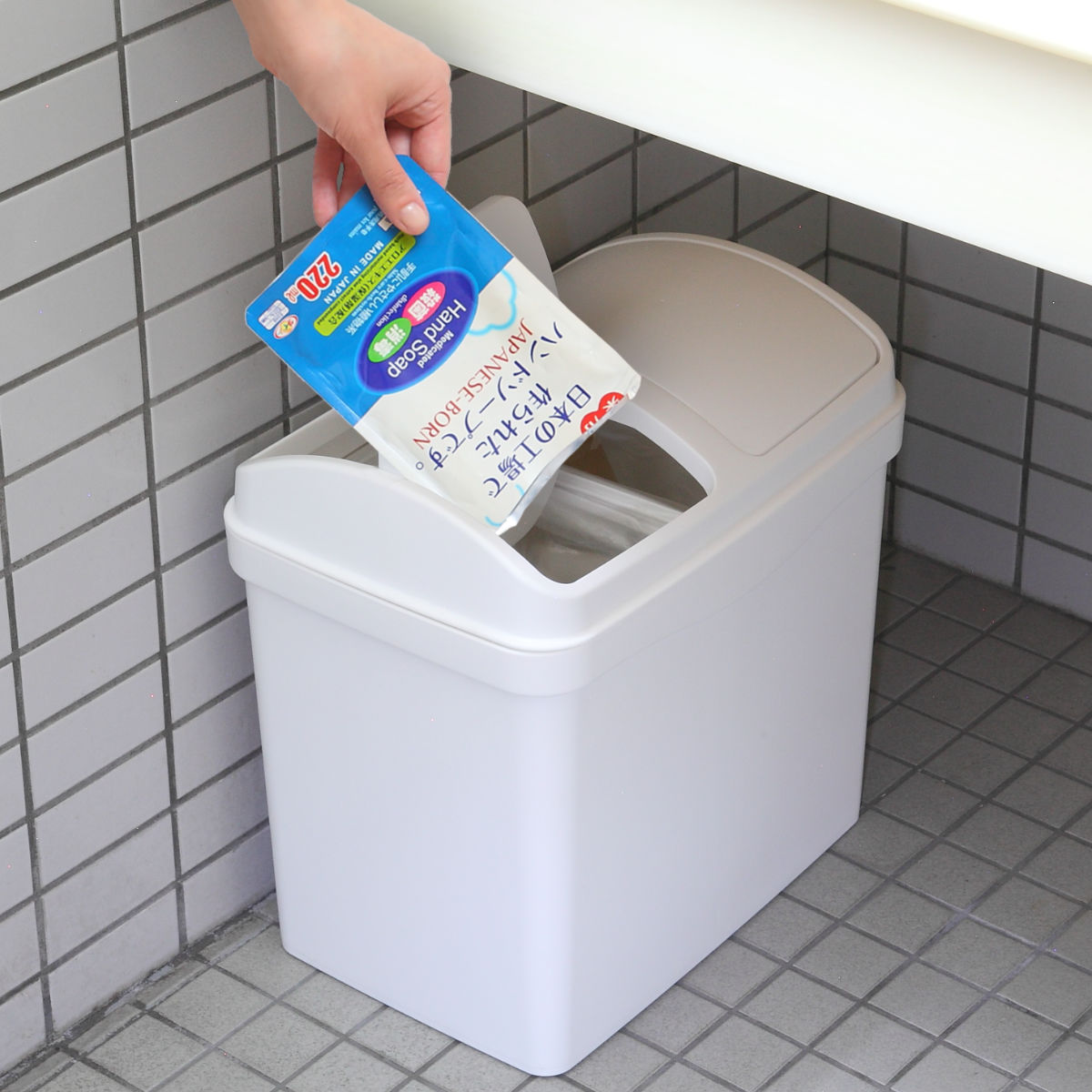 サンコープラスチック ゴミ箱 20L 分別 ふた付き スイング式 リビング