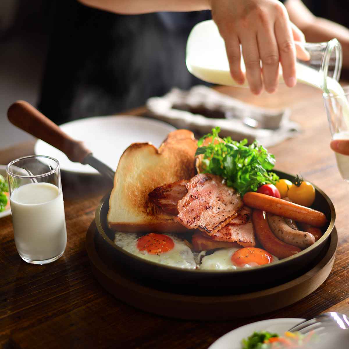 オークス（AUX） 鉄フライパン 26cm IH対応 蓋付き 大人の鉄板 日本製