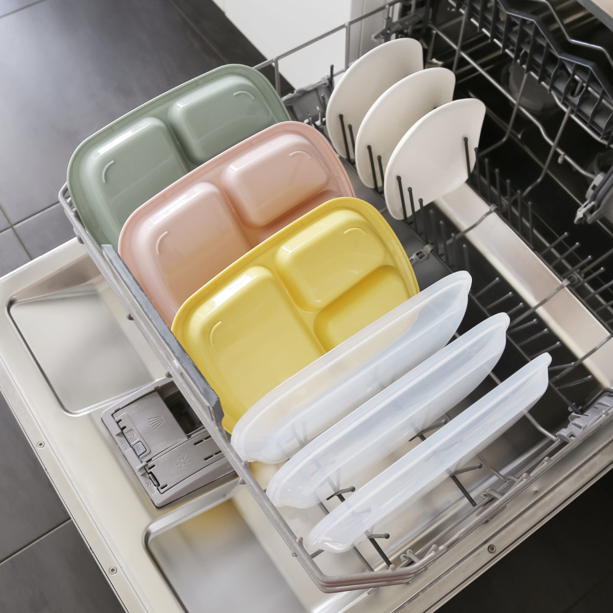 ＆NE ランチプレート フタ付き 26cm Rakura プラスチック 日本製 （ 食洗機対応 レンジ対応 フタ付きランチプレート 角型 薄型 ...
