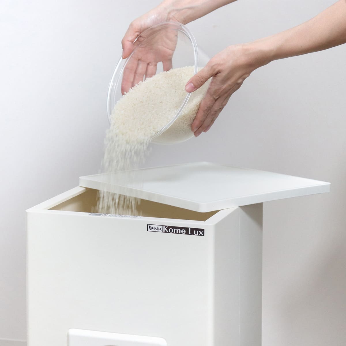 新品・未使用　米びつ　23kg ベストコ 米びつ 23kg 計量機能 スリム 無洗米対応 ハイザー オフ