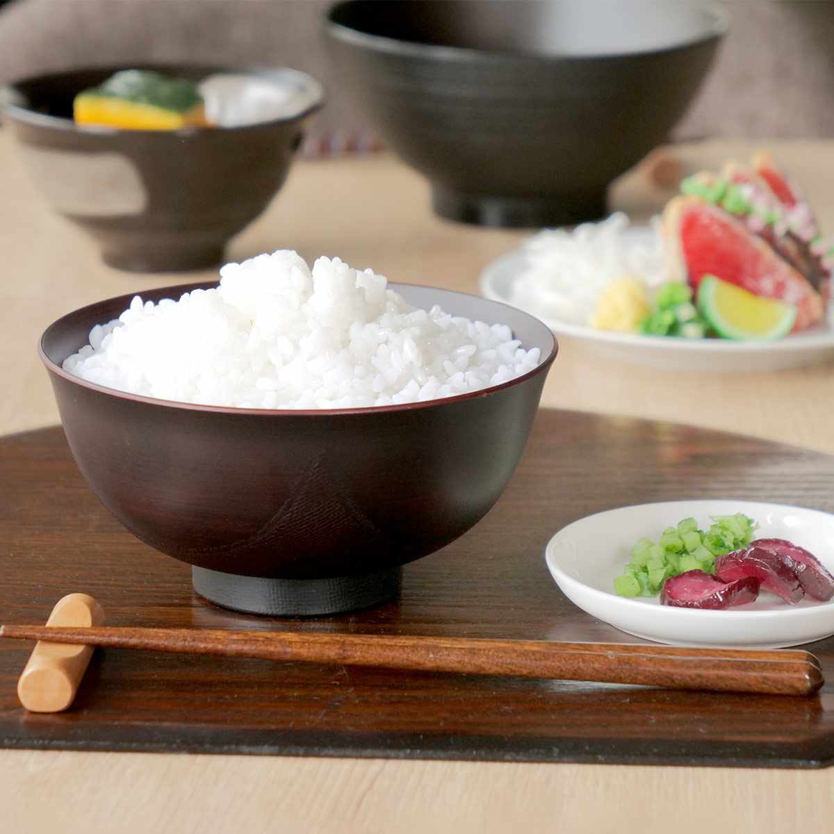 径14センチ、深さ5センチの浅い、茶碗です。 Amazon｜J-kitchens 勲山窯 茶碗 浅い ちゃわん 径14x5.5cm