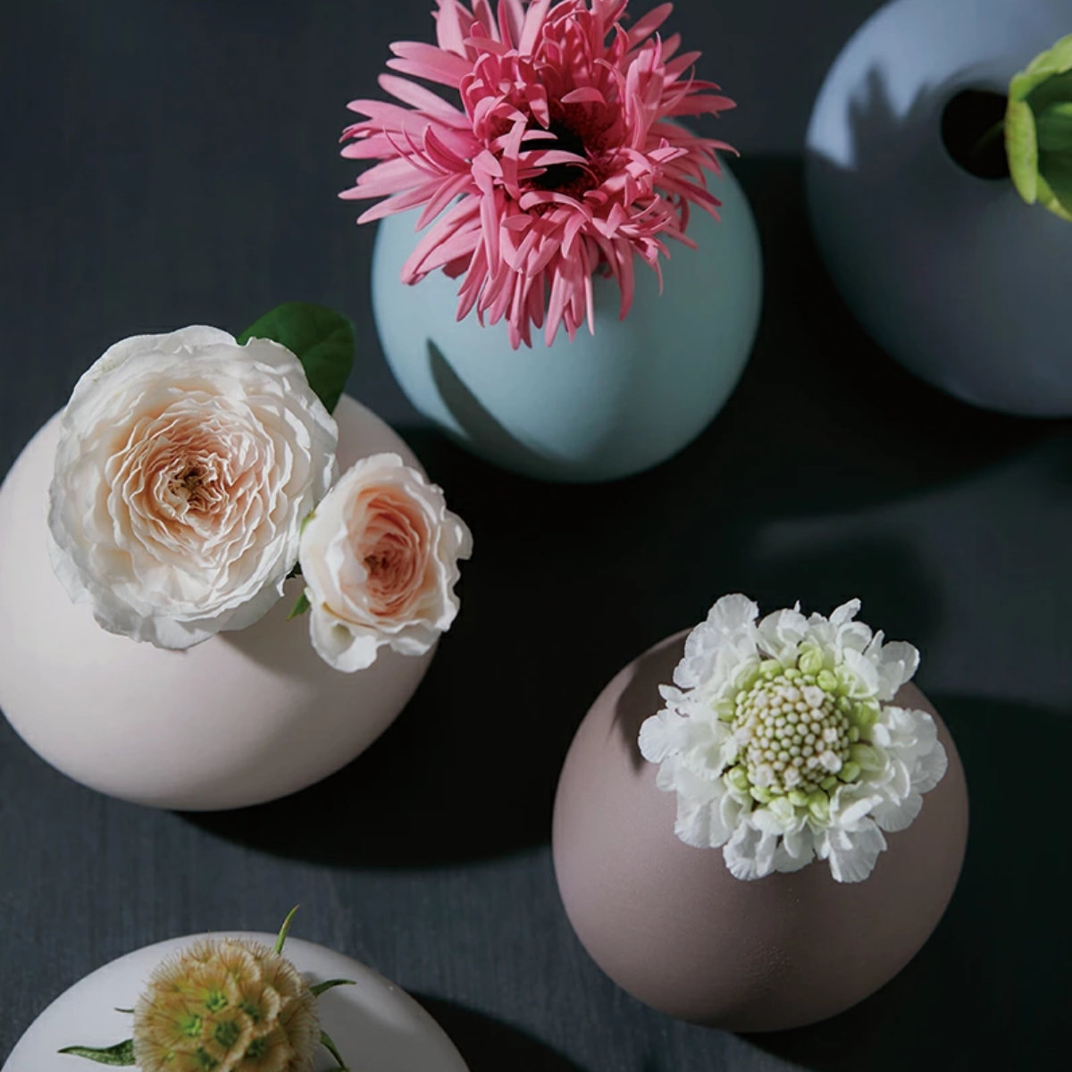 【美品】陶芸家　シモヤユミコ　花瓶　花びん　フラワーベース　一輪挿　花器 花瓶 AYAフラワーベース ラウンド 陶器 （ 花びん 花器 ベース 無地