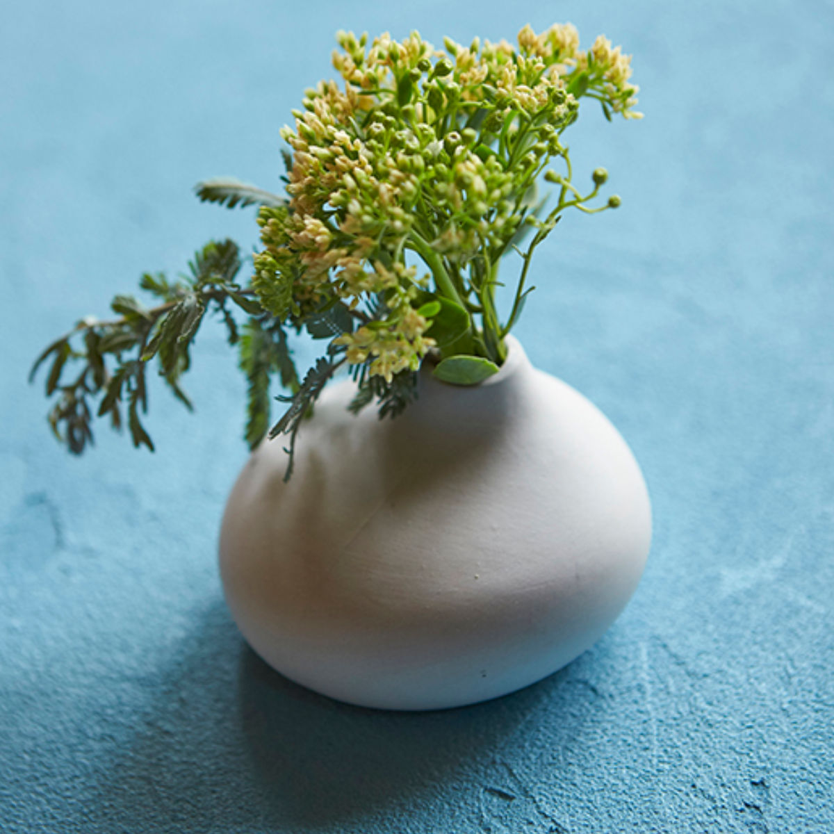 OYOY Kojo 花器 small クリーム色　フラワーベース 花瓶 AYAフラワーベース フラット 陶器 （ 花びん 花器 ベース 無地