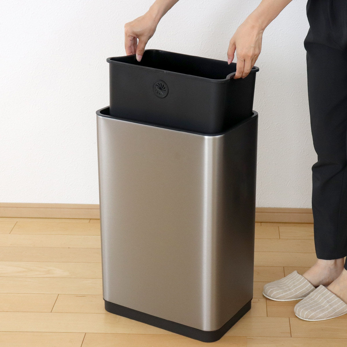 EKO センサー式ごみ箱 ブラック 30L EKO（イーケーオー） ゴミ箱 30L エックスウィング センサー式