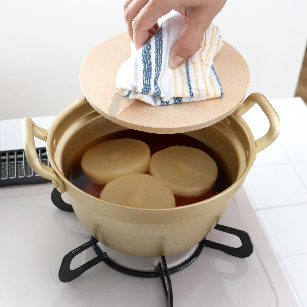 北陸アルミニウム 特典付き 両手鍋 15.5cm 小伝具 アルミ段付鍋 木蓋付