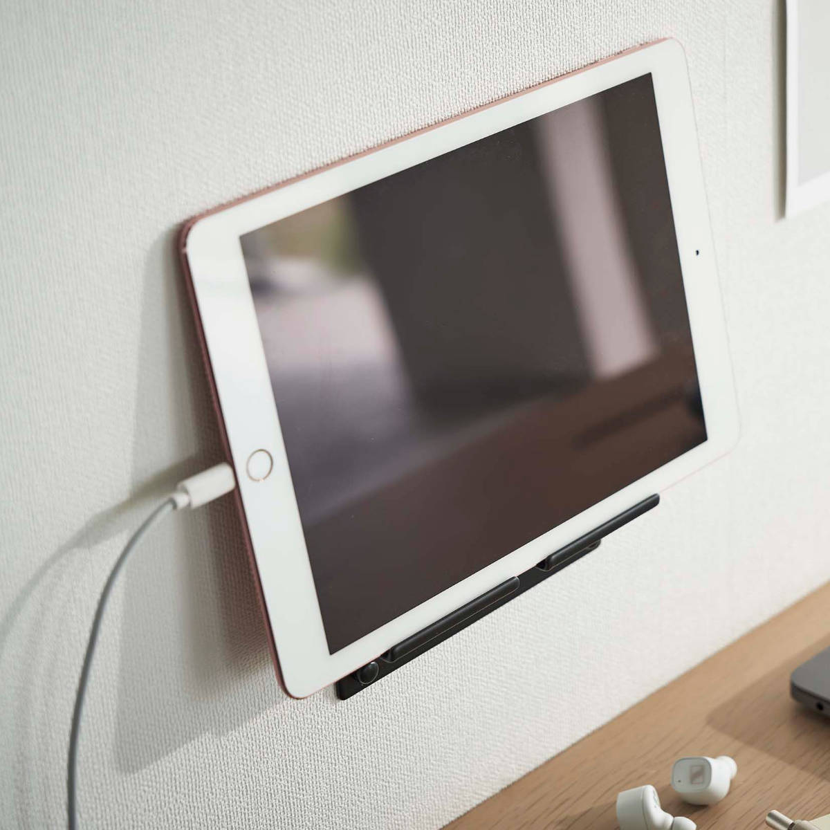 山崎実業 tower ウォール スマートフォンホルダー タワー （ 4903208058957 タワーシリーズ スマホスタンド タブレットスタンド ipadスタンド 壁面 収納 ） | tower | 17