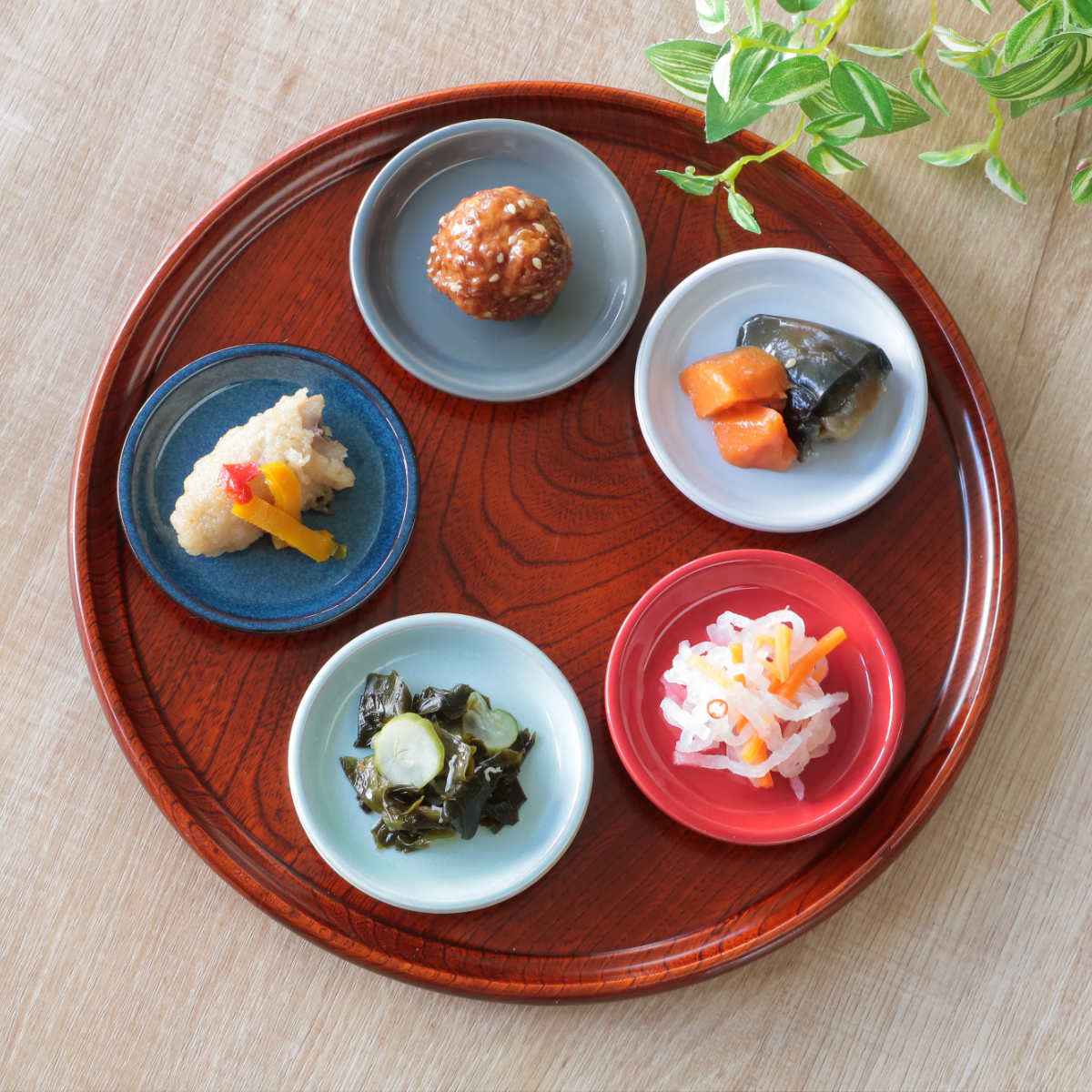 希少！陶器製の高台付き皿 5個セット 希少！陶器製の高台付き皿 5個セット