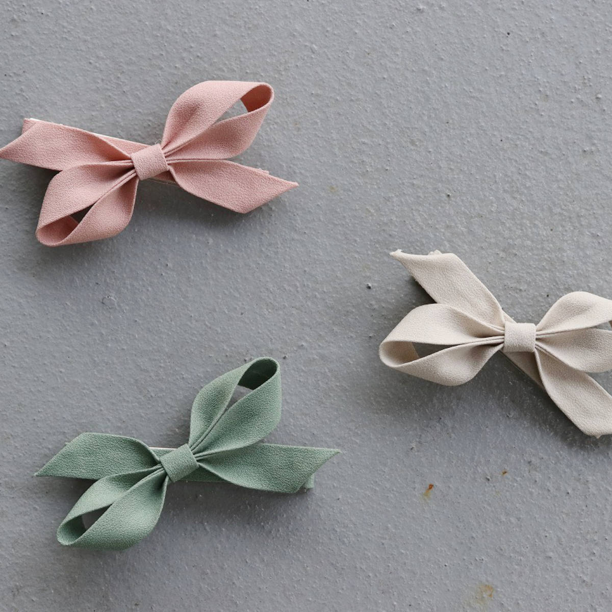 ヘアクリップ ヘアゴム スエードリボンクリップ＆ヘアゴムセット