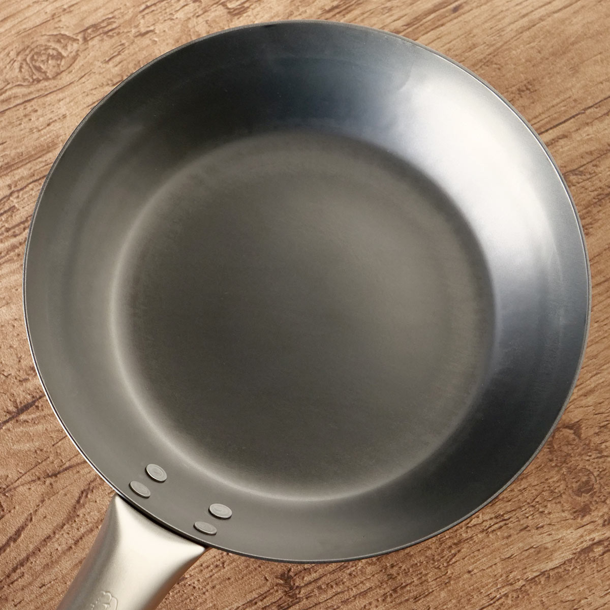 鉄フライパン 20cm チタン柄 HANAKO 打出し 2.3mm 日本製 （ IH対応