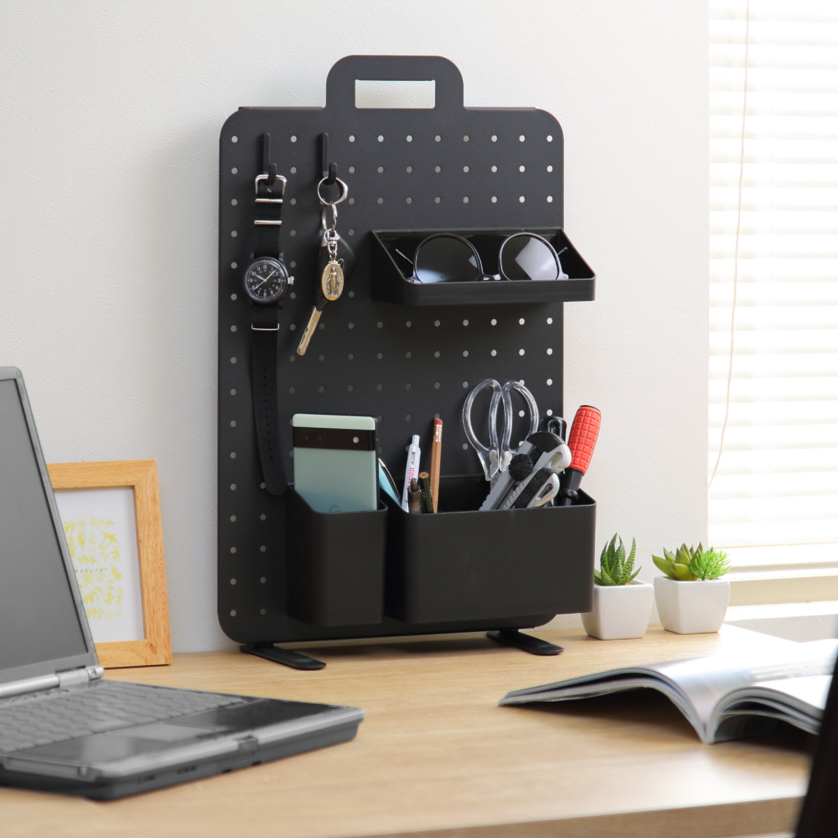 ペグボード 幅30×高さ42cm ハンドル付き 卓上 収納 （ パンチング