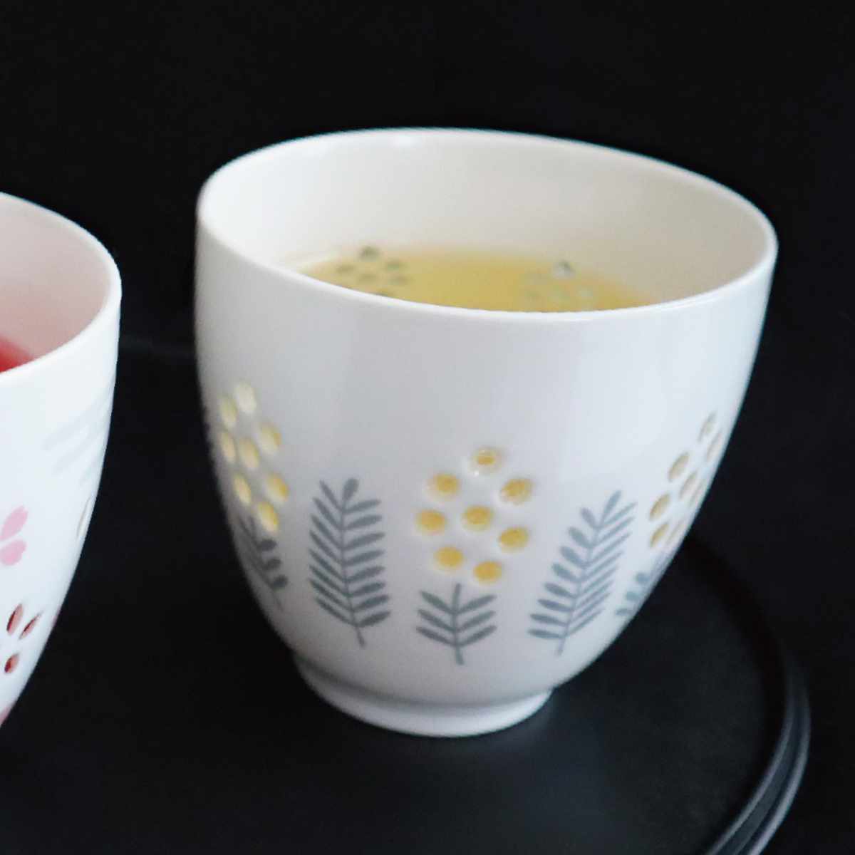 湯呑み 200ml 透かし彫り いろあかり 磁器 ( 食洗機対応 電子レンジ対応 湯のみ 湯飲み ゆのみ コップ カップ ) 関連画像5