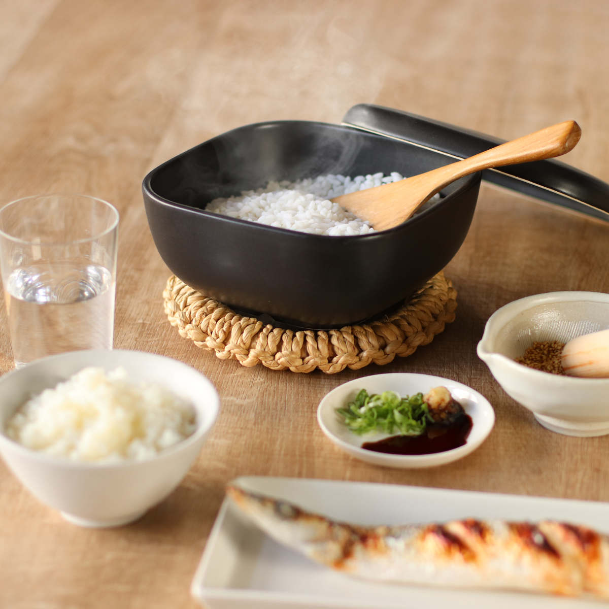 HARIO（ハリオ） おひつ 2合 ご飯釜のおひつ （ HARIO 陶器 電子レンジ