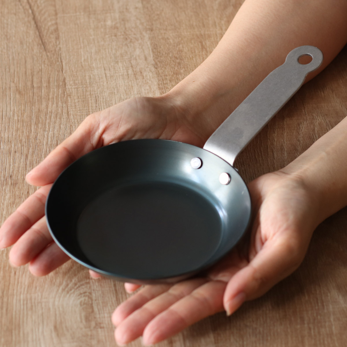 鉄フライパン 13cm オーブン対応 ミニフライパン 日本製 （ ガス火対応