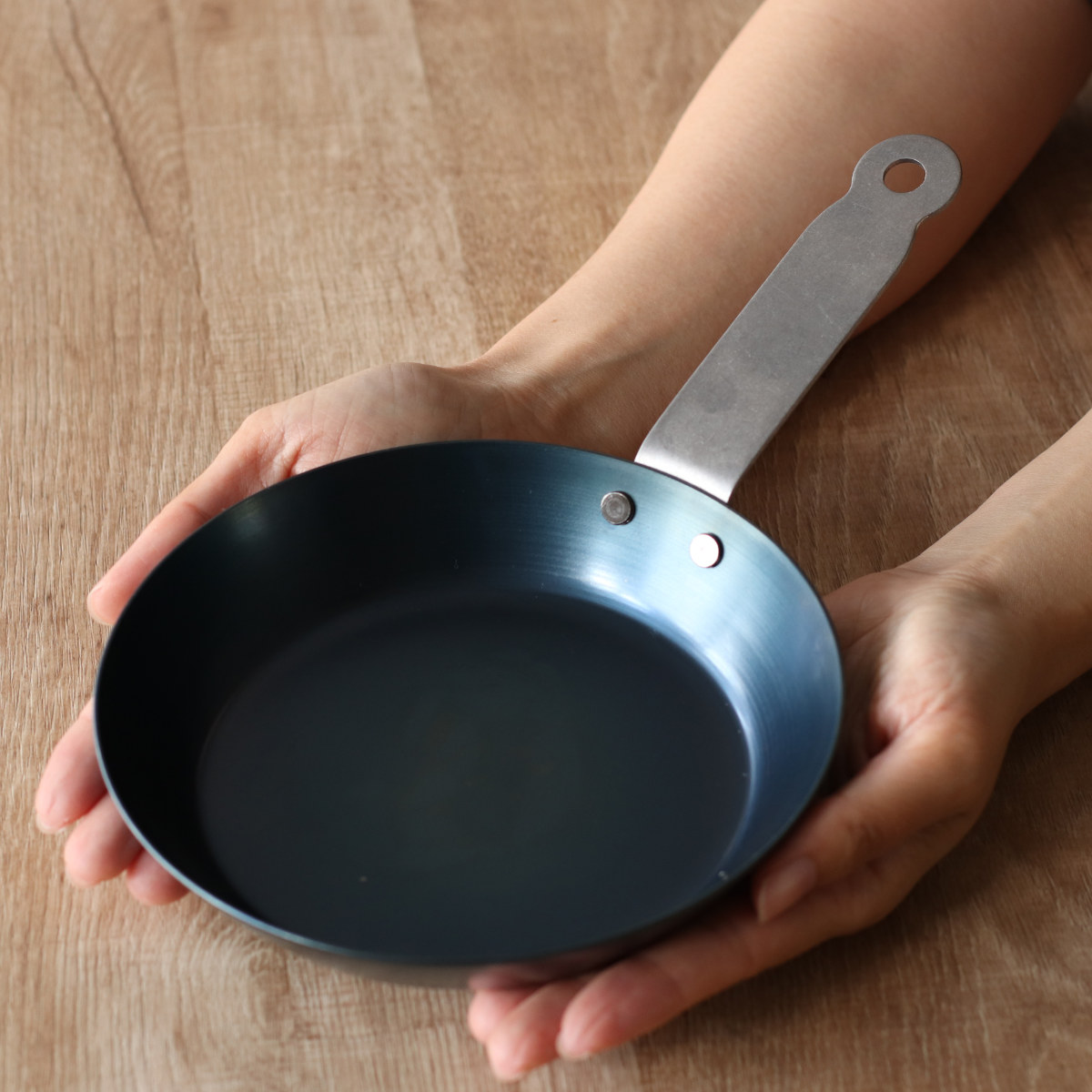 鉄フライパン 16cm ガス火専用 オーブン対応 ミニフライパン 日本製