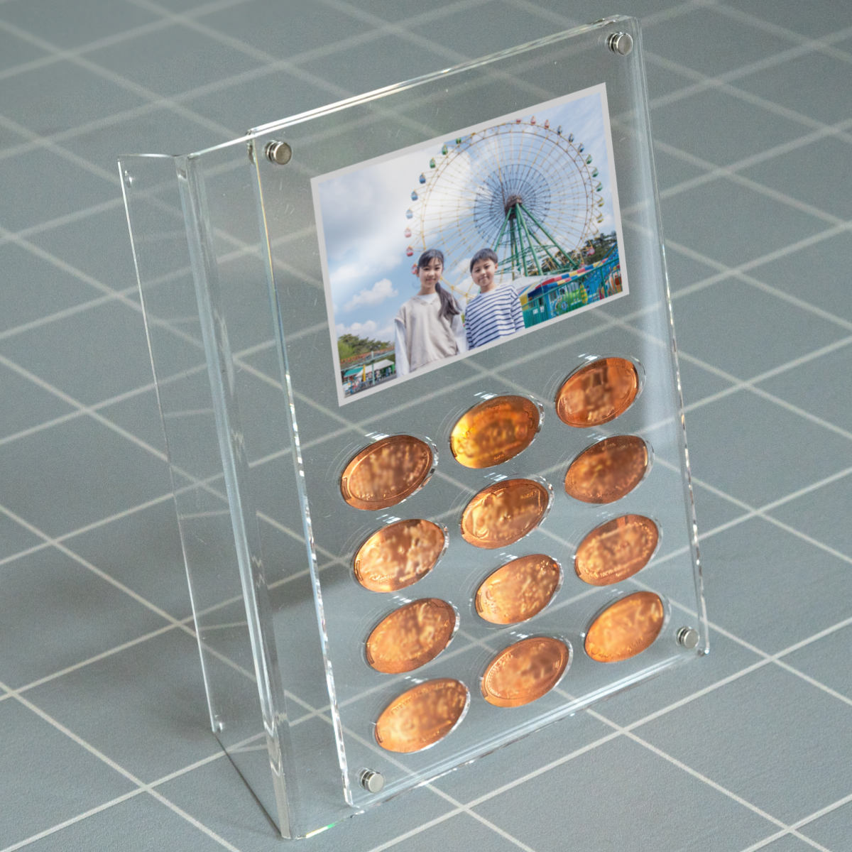 特典付き メダルフォトスタンド amenist （ 幅23×奥行7.5×高さ18cm
