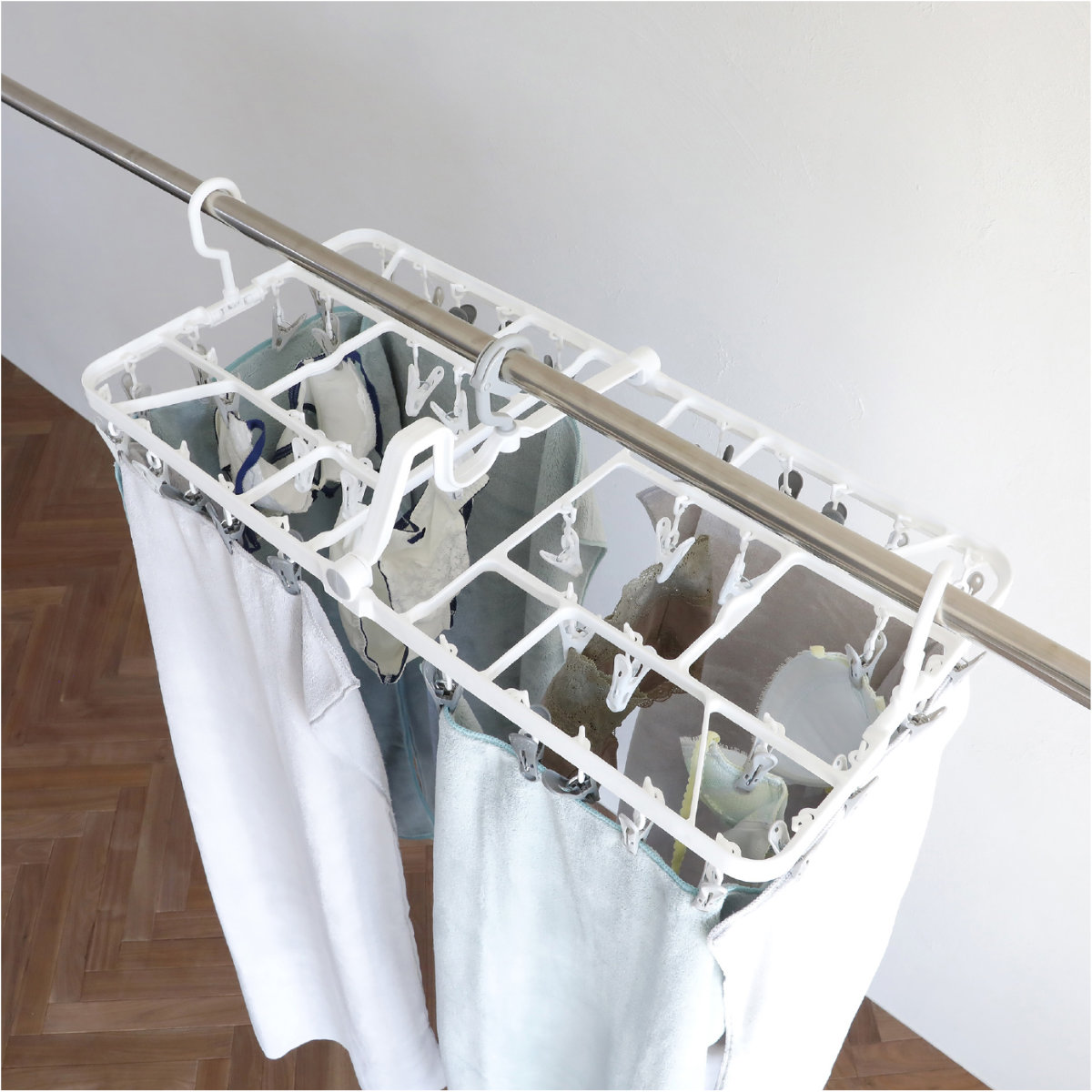 CB JAPAN（シービージャパン） 洗濯ハンガー The hangers 42ピンチ 傾