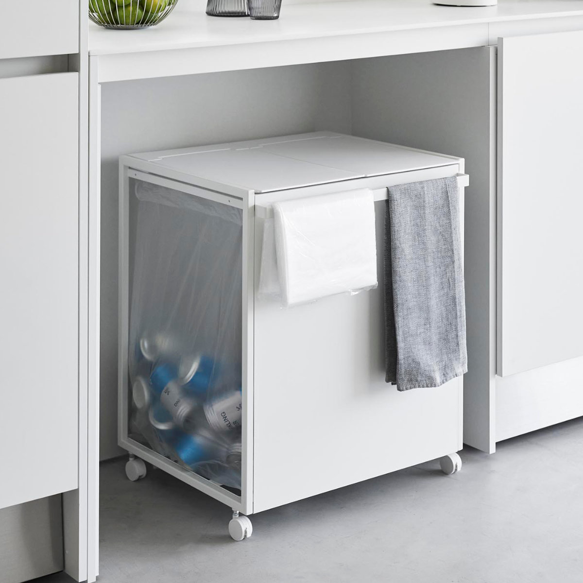 【組立済み、新品未使用】蓋付き目隠し分別ダストワゴン タワー 45L 2分別 Amazon｜山崎実業(Yamazaki) 蓋付き 目隠し 分別 ダストワゴン 45L 2