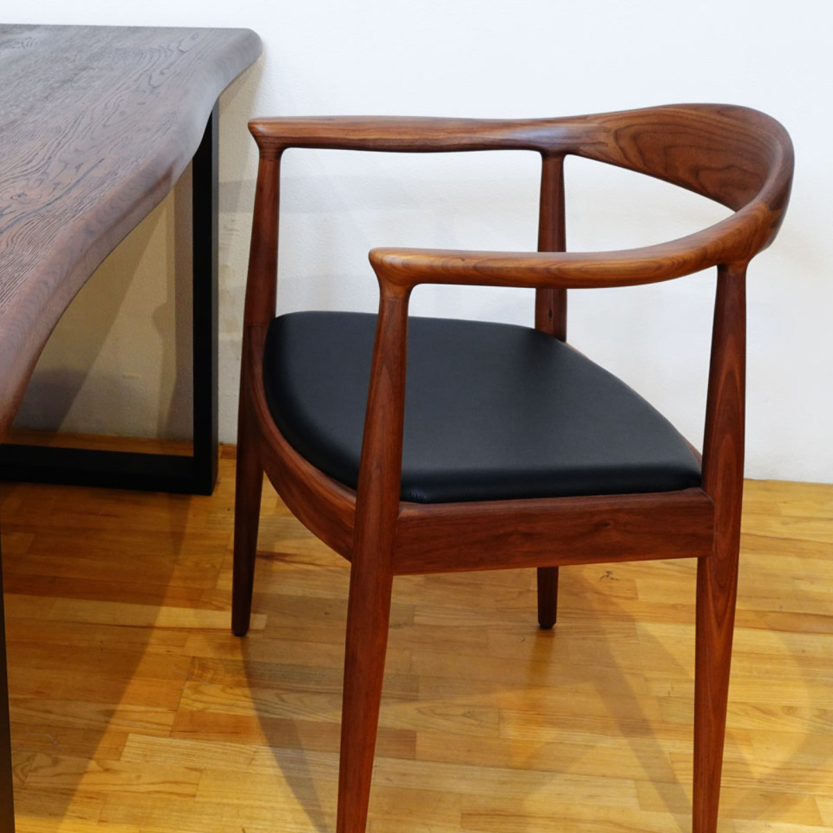 ダイニングチェア 肘付 座面高47cm 本革 ウォールナット ザ・チェア