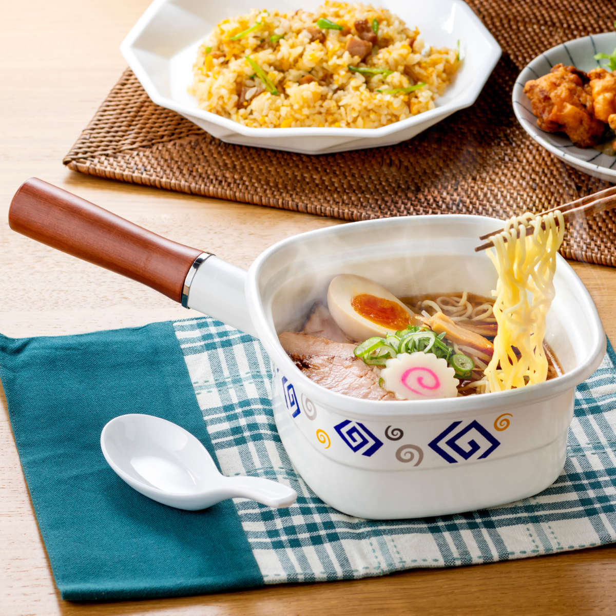 銀メッキ槌目手付き鍋と黄瀬戸手付きコンロ5セット　　　新品未使用 高木金属工業 角型片手鍋 14cm IH対応 ホーロー製 四角いお鍋 麺ごこち