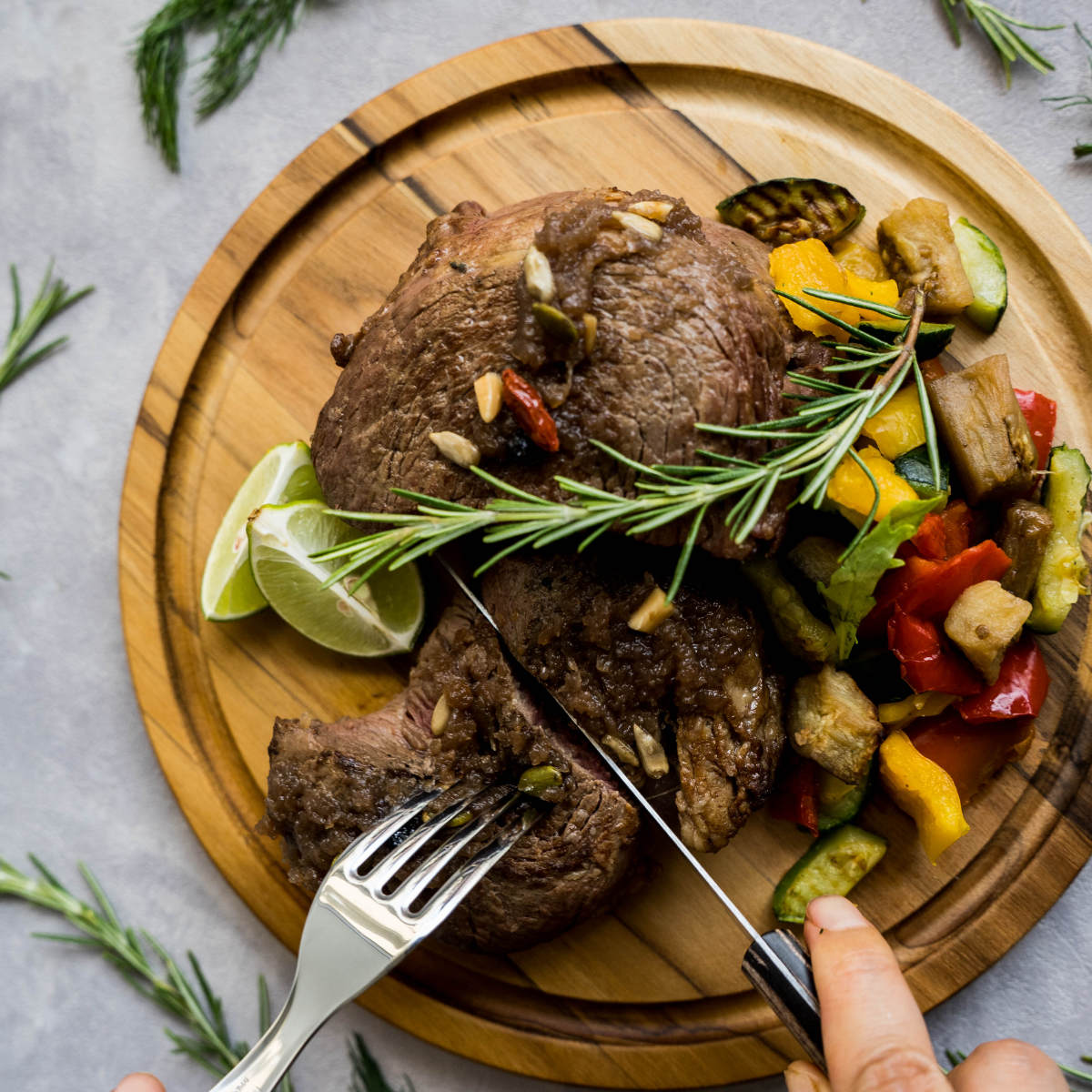 TRAMONTINA（トラモンティーナ） 木製まな板 丸型 23cm 抗菌