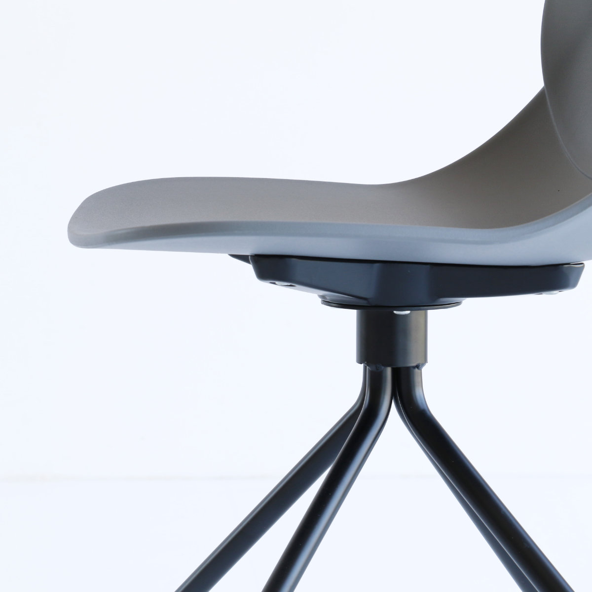 オフィスチェア 座面高47cm スチール脚 ワークチェア steel aven （ ポリプロピレン プラスチック デスクチェア 椅子 ダイニングチェア ）の画像