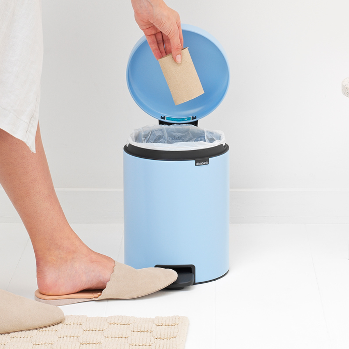 ★値下げ【未使用】brabantia ペダル式ごみ箱 青 5L brabantia（ブラバンシア） ゴミ箱 5L ペダル式 ペダルビン （ ごみ箱