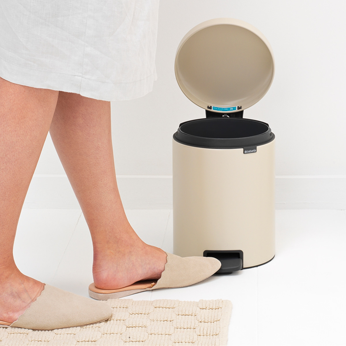 brabantia ゴミ箱 5L ペダル式 ペダルビン （ ごみ箱 ブラバンシア 5リットル ペダル ふた付き 小さい 防臭 コンパクト 丸型 リビング キッチン ）_13