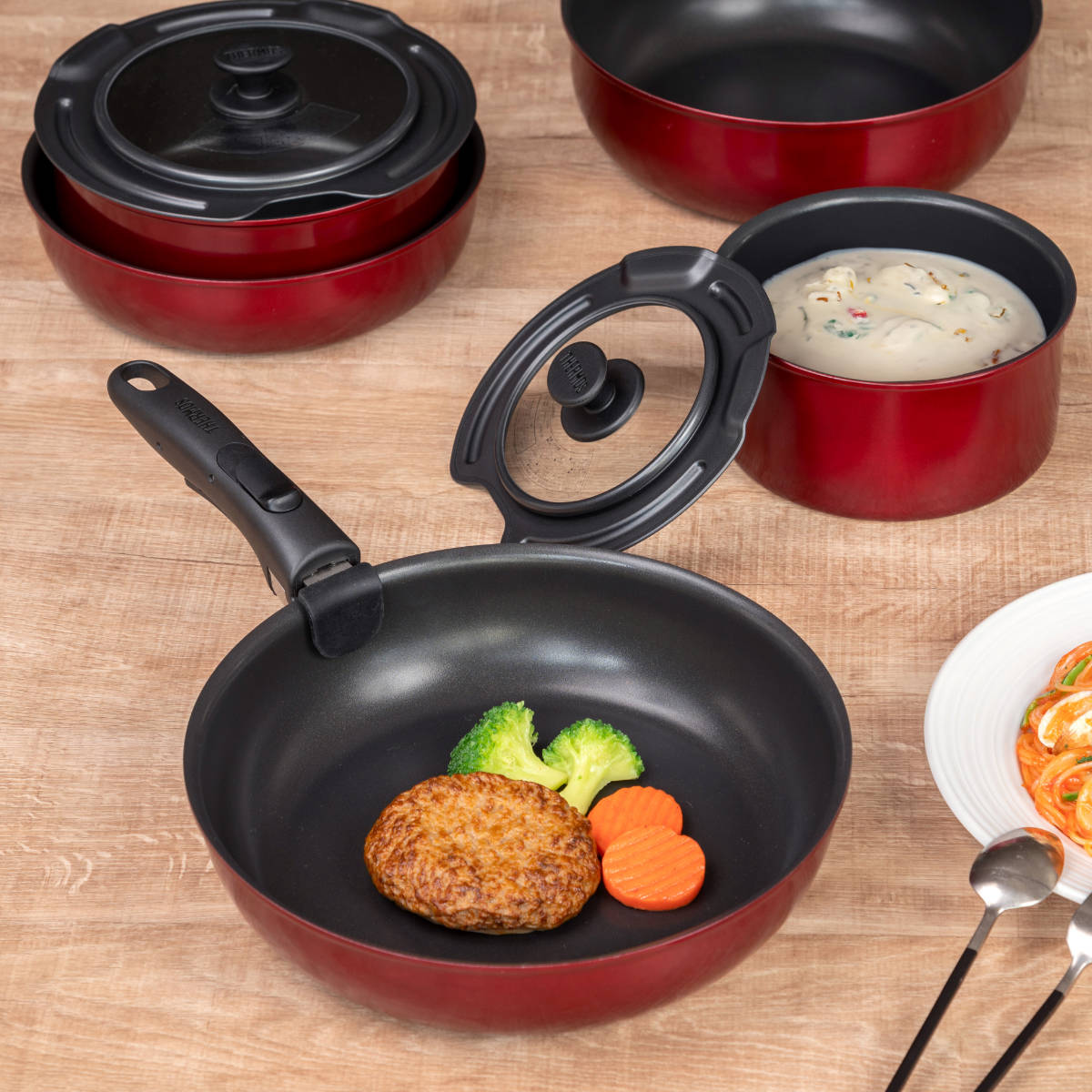 新品未使用 THERMOS サーモス 取っ手の取れるフライパン9点セット レッド THERMOS サーモス フライパンセット 取っ手のとれるフライパン セット