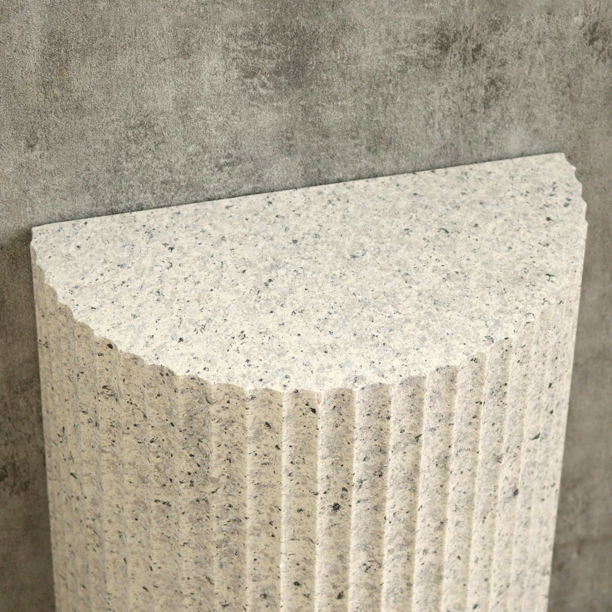 東谷 サイドテーブル 半円型 幅40cm 高さ48cm テラゾー柄 （ ストーン