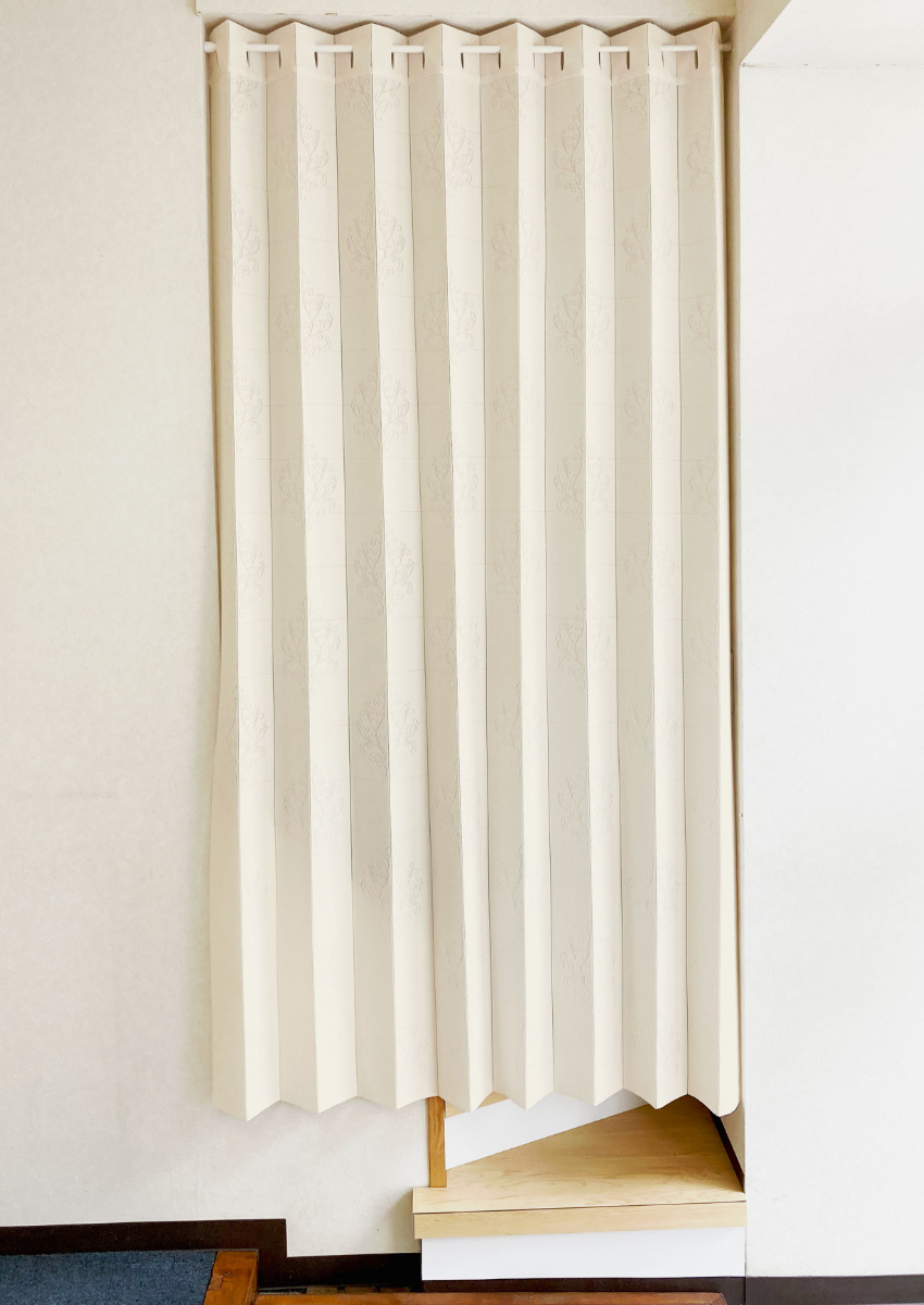 アコーディオンカーテン オーナメント柄 フリーカット 150×200cm
