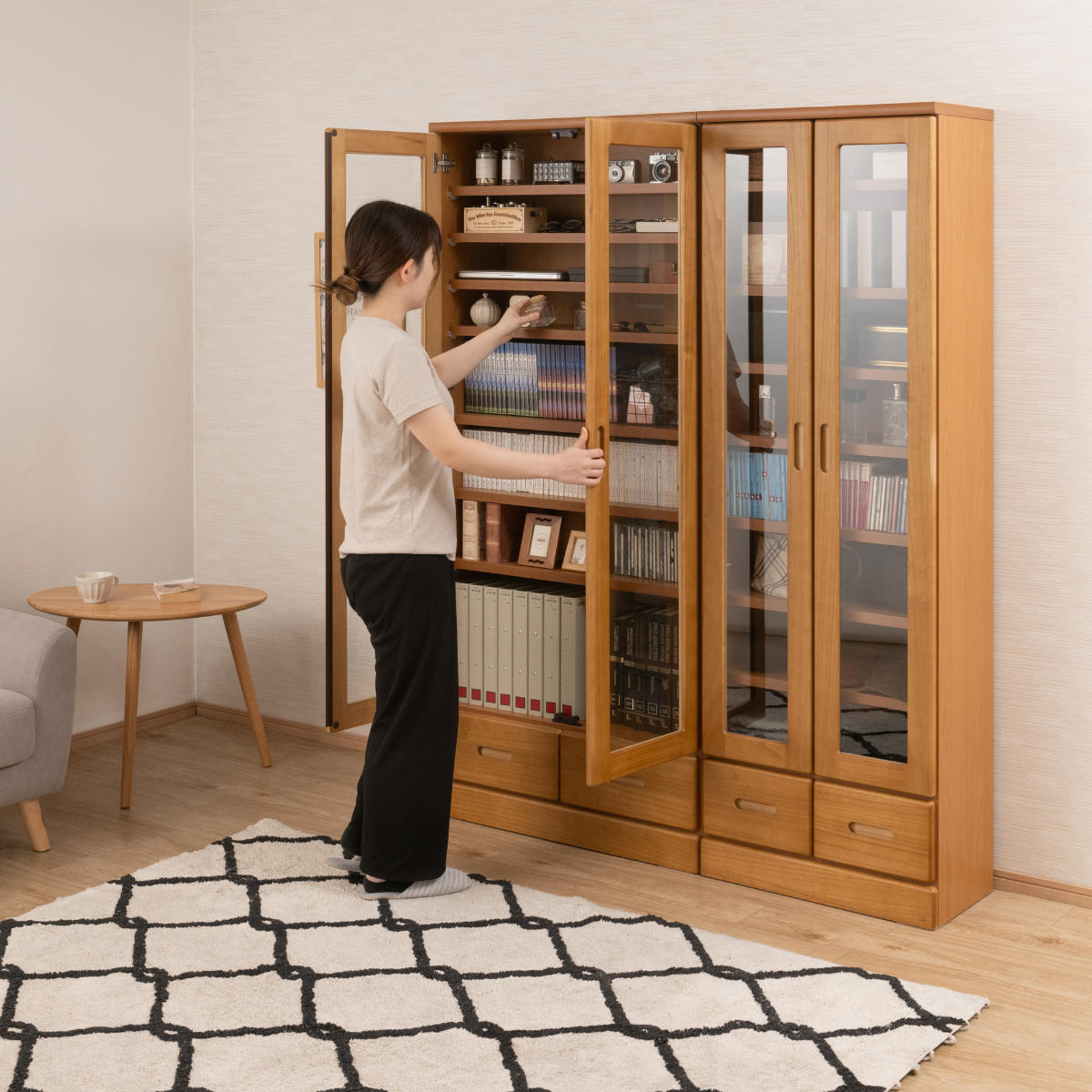本棚 ガラス扉 幅80cm 桐材 完成品 日本製 （ 食器棚 棚 ラック 可動棚