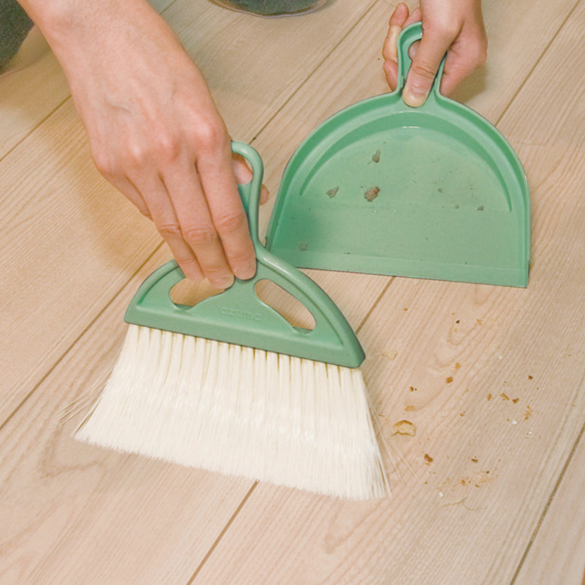 テーブルほうき ちりとり&amp;ほうきセット コンパクト 掃除用品 （ ほうきチリトリセット ミニほうき ちりとり 卓上 小さい 食べこぼし 玄関 下駄箱 ）