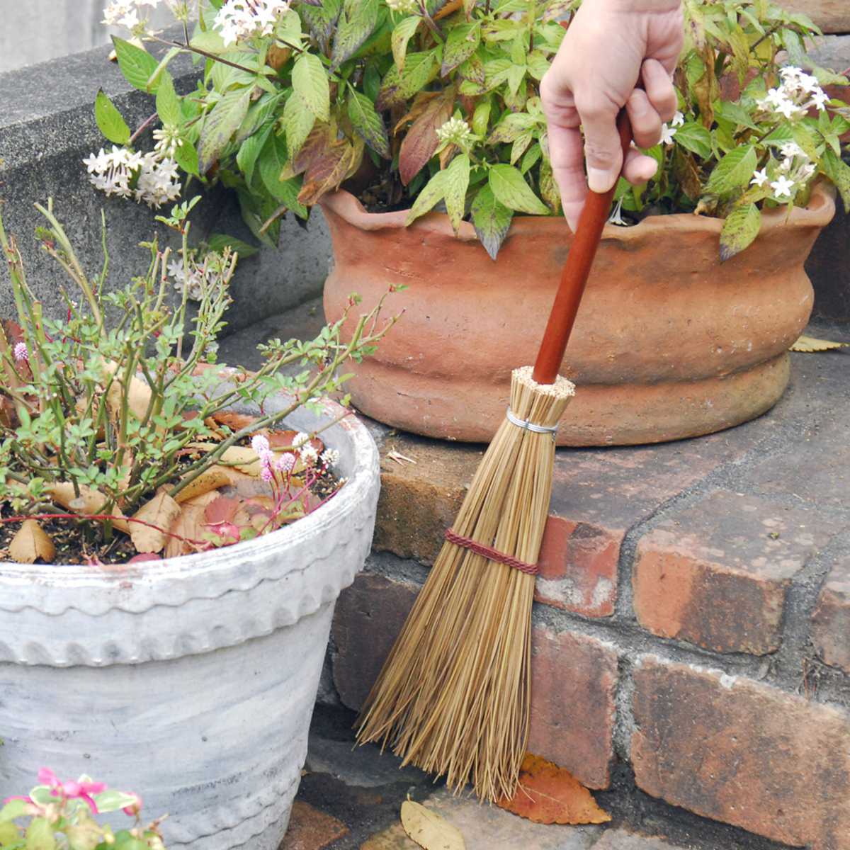 名匠庭園ほうき ミニ 小さい 掃除用品 清掃 （ 庭ほうき コンパクト ミニほうき ヤシの葉脈 屋外用 ホウキ 弾力 小石 落ち葉 おしゃれ ）