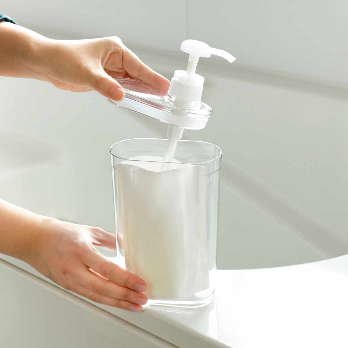 LEC（レック） 詰替用スリムディスペンサー 850ml クリア
