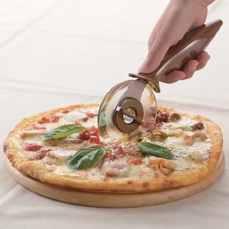 タイガークラウン ピザカッター プラスチック製 ブラウンピザカッター