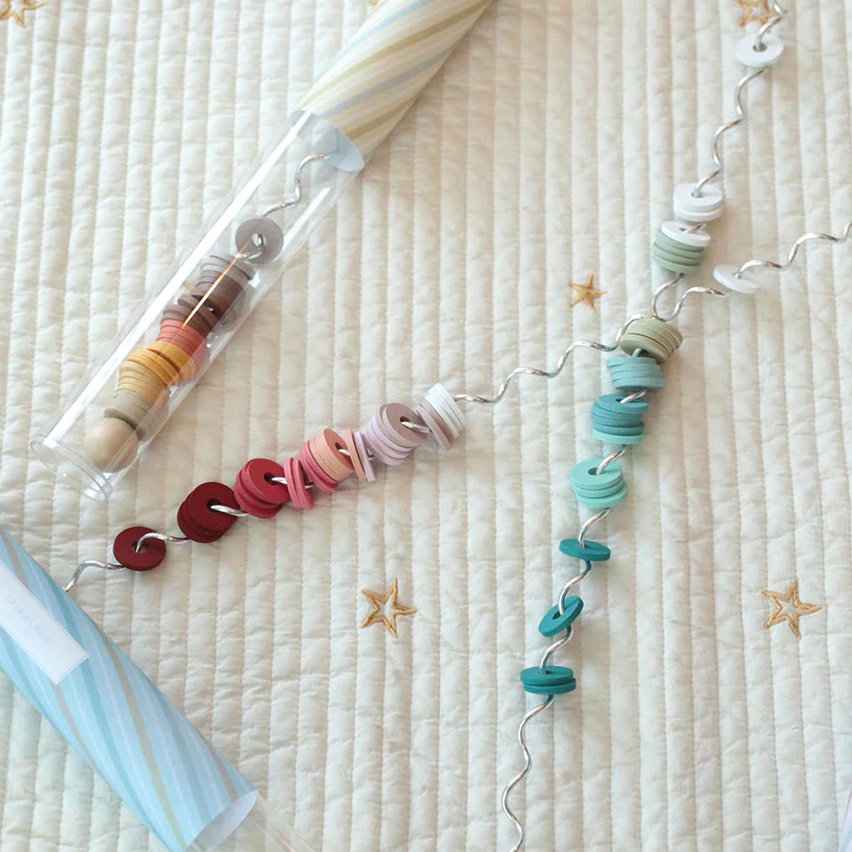 おもちゃ ベビー カラカラ SPIRAL ROD BLUE 知育玩具 音 Adnil LAND （ 木のおもちゃ 木製 玩具 くるくる 不思議 知育 遊び 赤ちゃん プレゼント ）