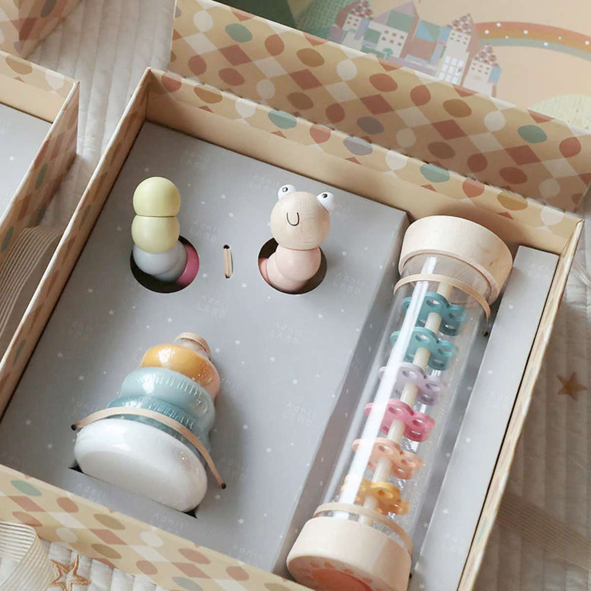 木製 おもちゃ 3点 ギフトセット MEMENTO RHYTHM 知育玩具 カラカラ Adnil LAND 0ヶ月 10ヶ月 1歳5ヶ月 （ 出産祝い ギフト おしゃれ 木のおもちゃ ベビー ）