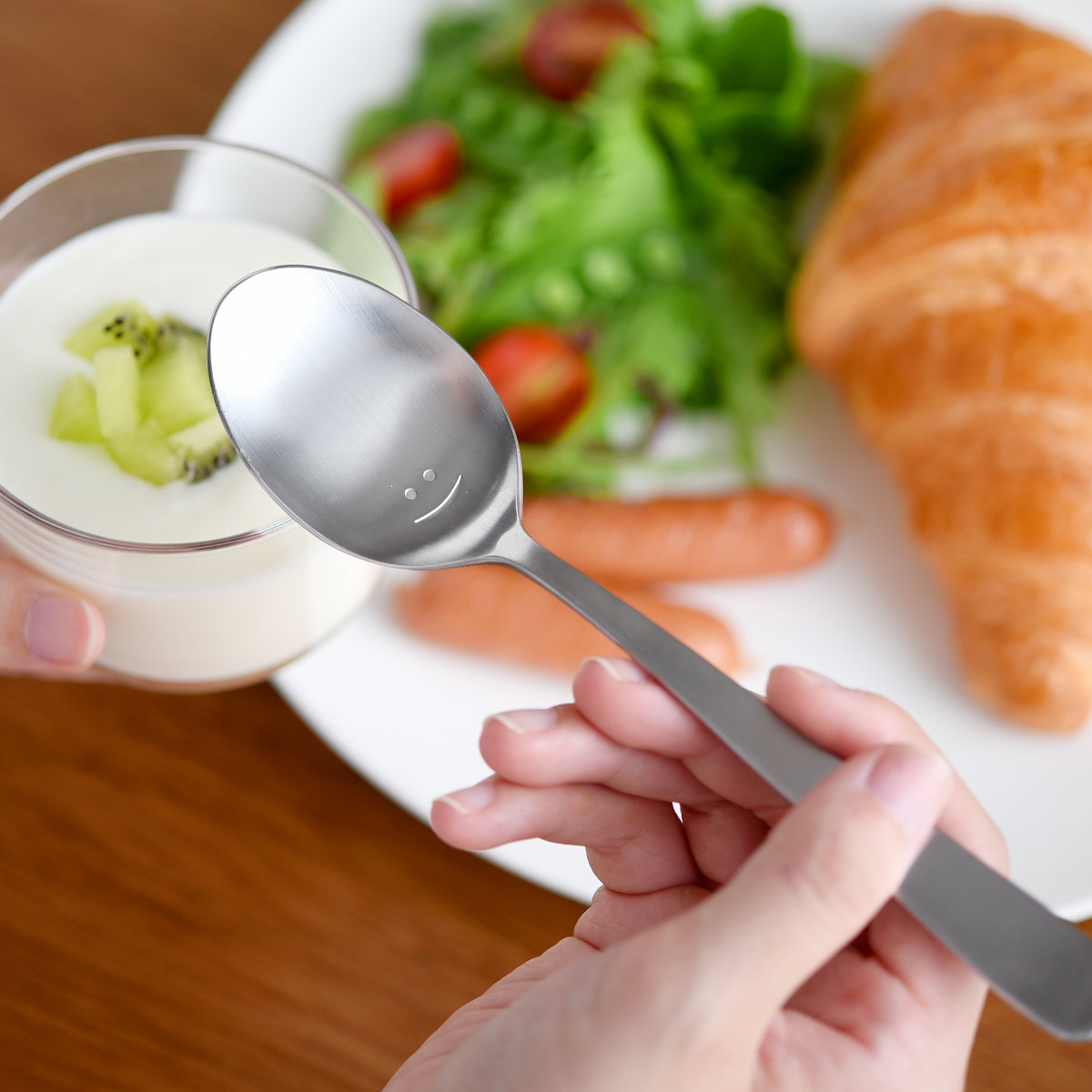 スプーン 逸品物創 スマイルスプーン 4本セット （ ステンレス 日本製