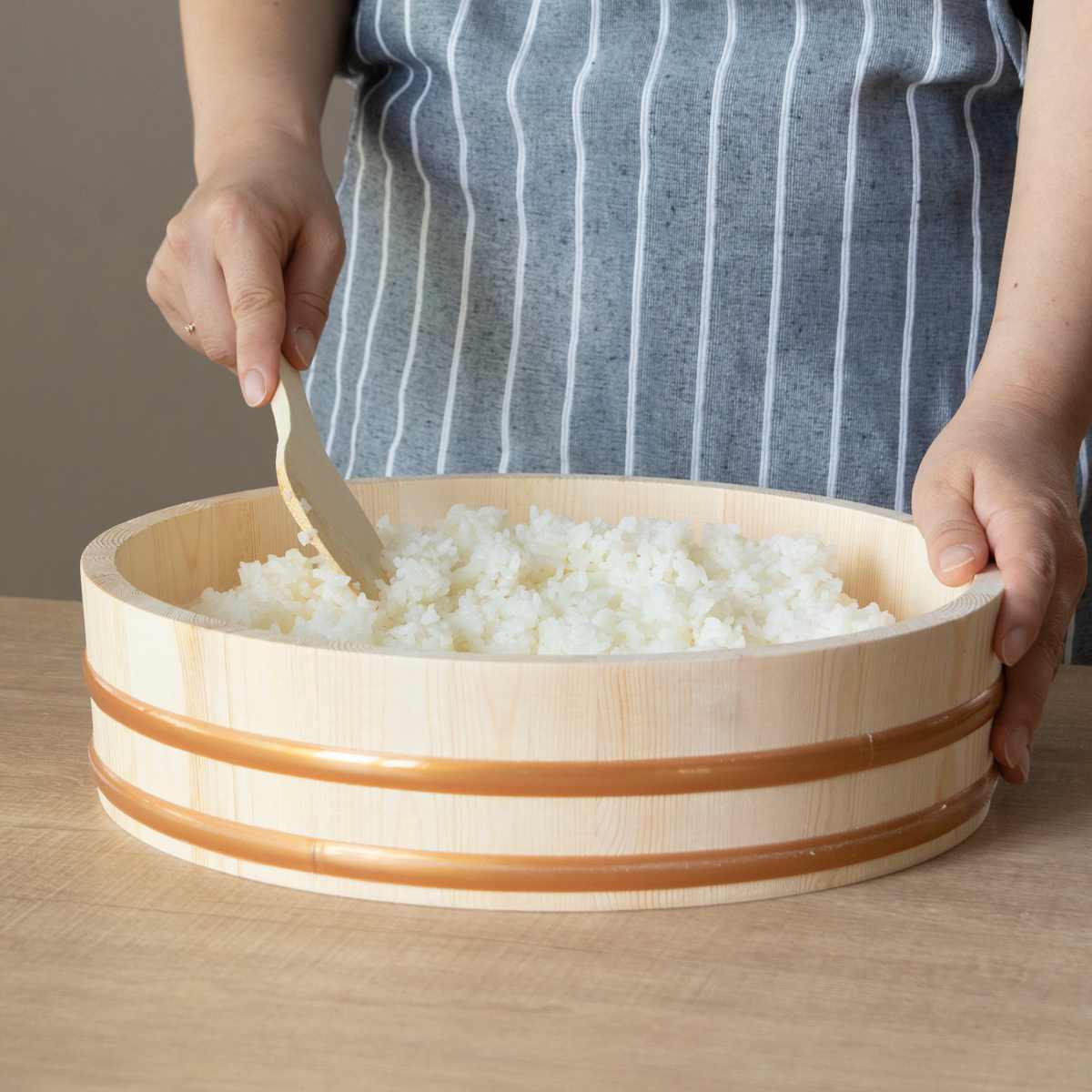 寿司桶 飯台 サイズ約 外寸665×175 業務用 パール金属 すし桶 寿司桶 飯台 木製 30cm 約4合用 和の里 （ 木製飯台