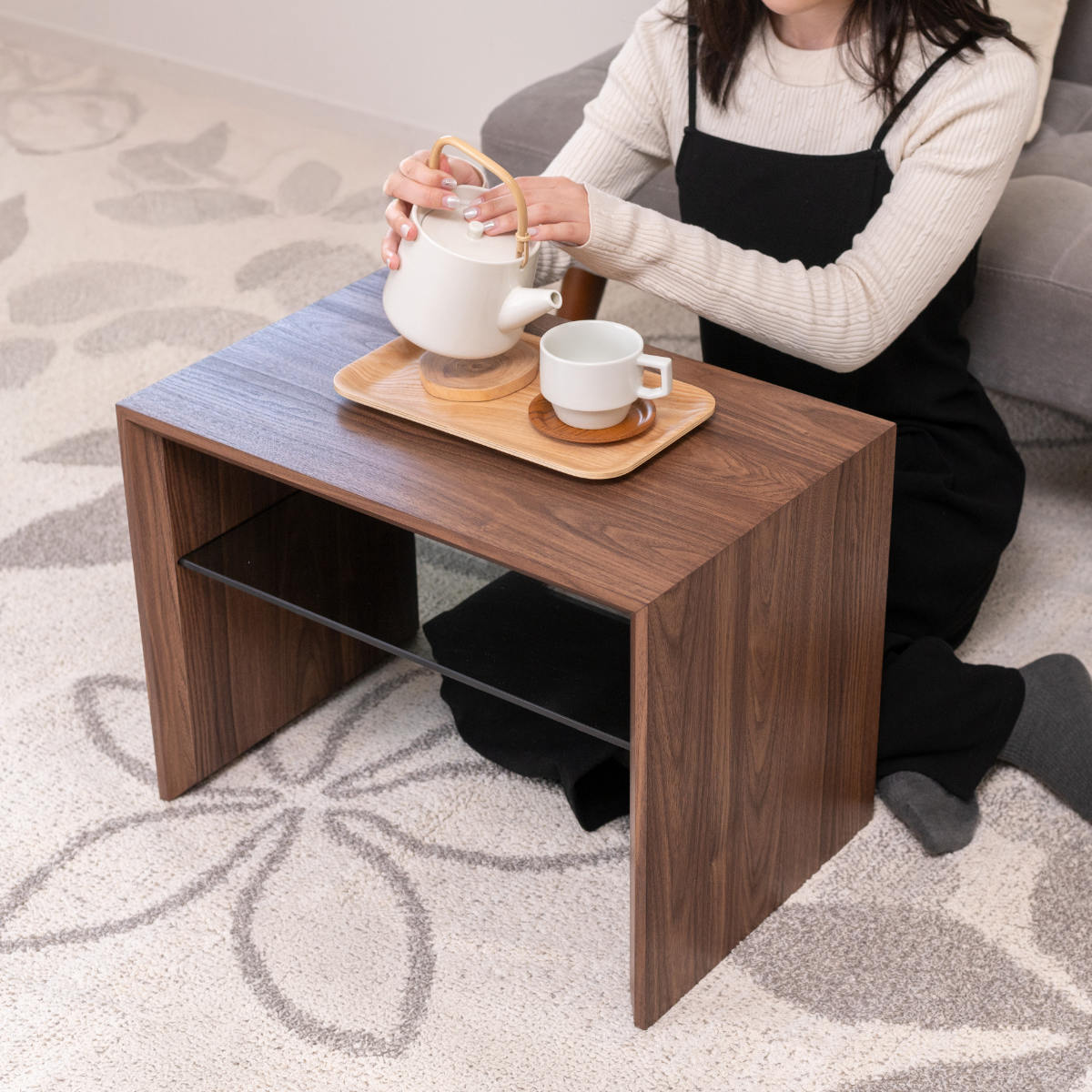 東谷 サイドテーブル 幅54cm 強化ガラス棚 ウォールナット調 （ コの字