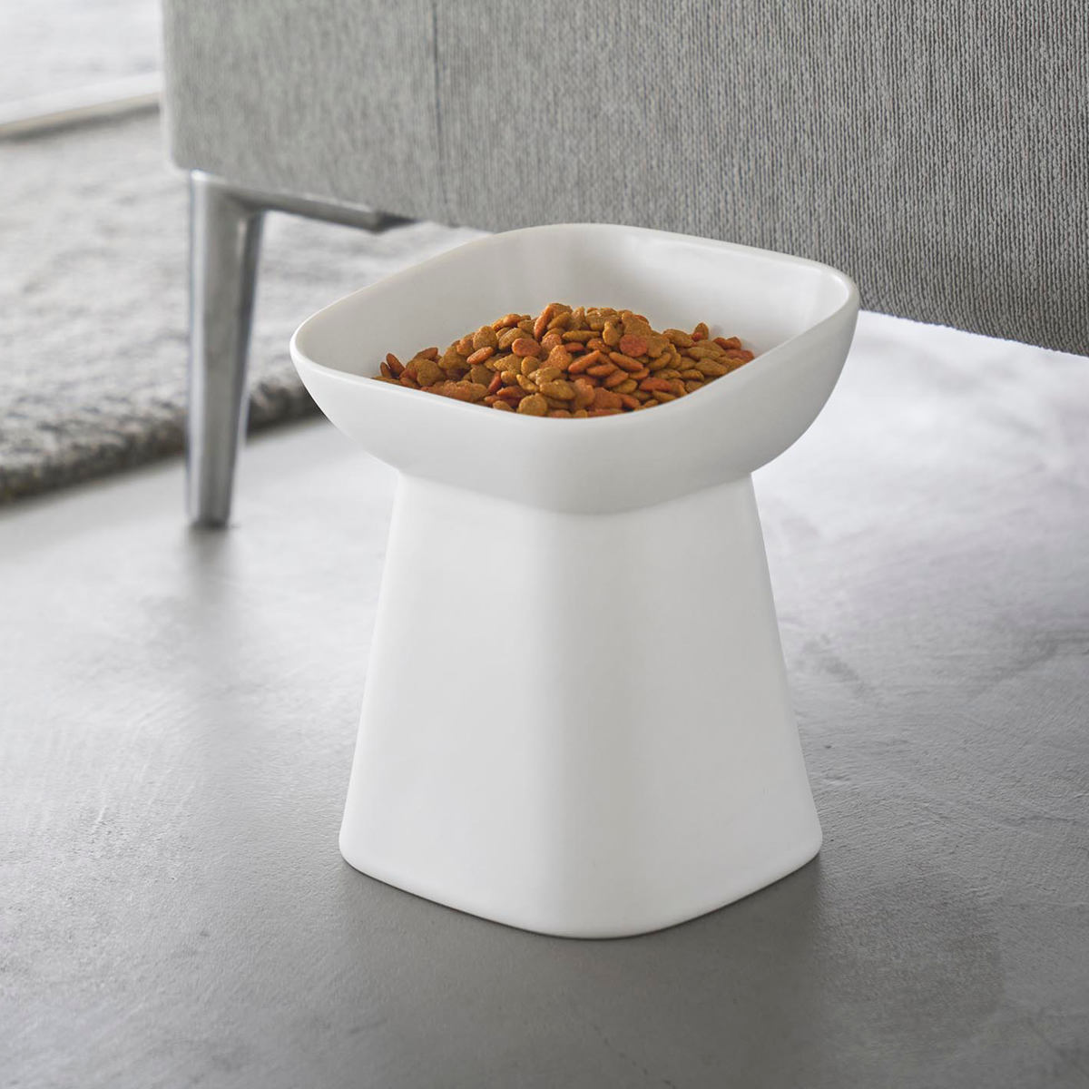 山崎実業 nooks 食べやすい高さ陶器ペットフードボウル ヌークス 斜め