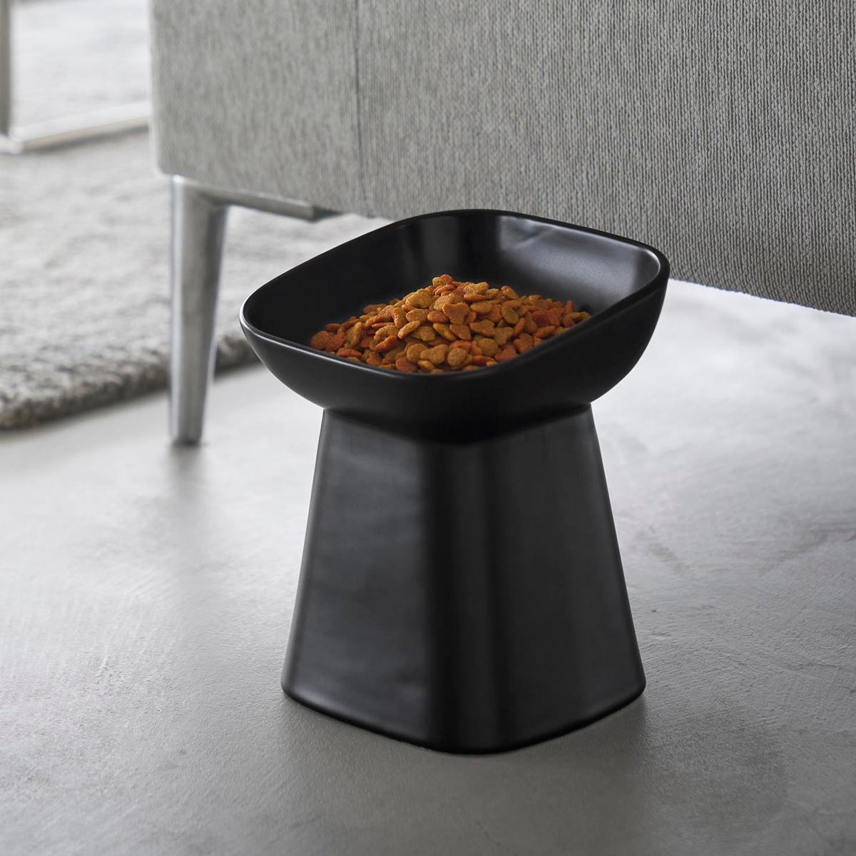 山崎実業 nooks 食べやすい高さ陶器ペットフードボウル ヌークス 斜め