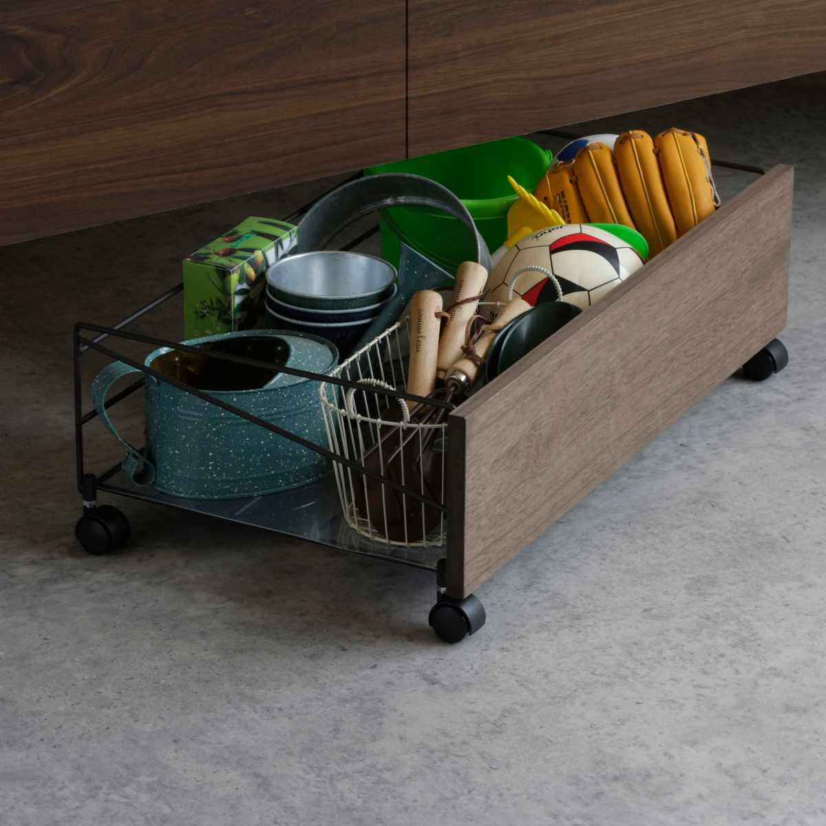 玄関収納 シューズボックス下 ワゴン 収納庫幅60cm 日本製 （ 収納ラック 靴 収納 シューズラック キャスター付き 木製 アイアン おしゃれ ）の画像
