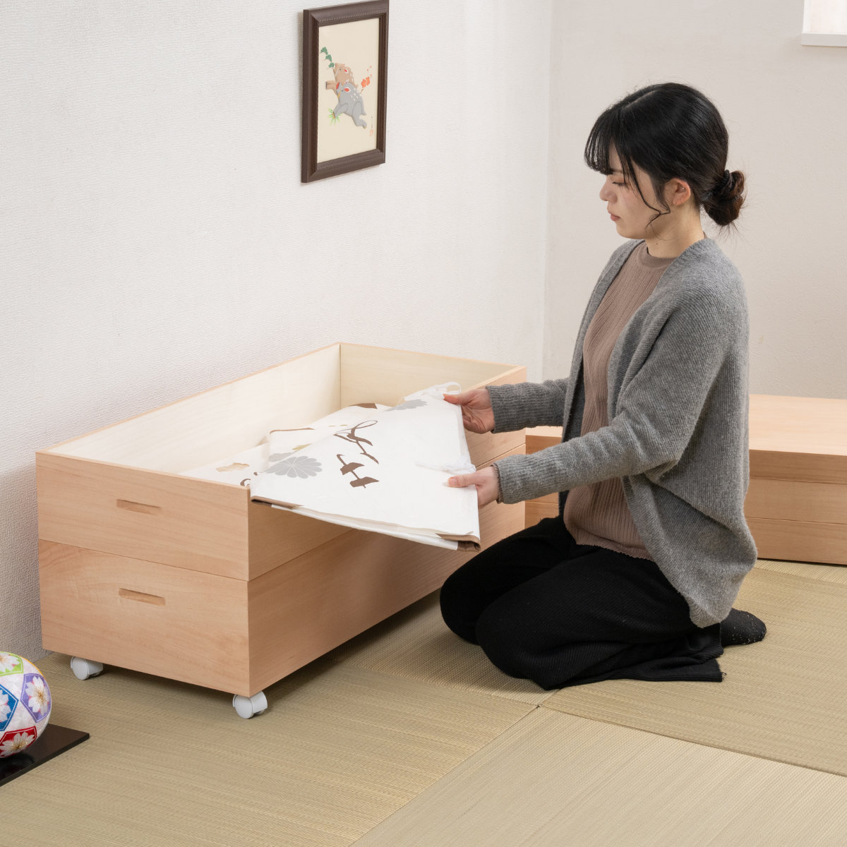 桐衣装箱 4段 高さ63cm 柿渋仕上げ キャスター付き 日本製 （ 桐 衣装