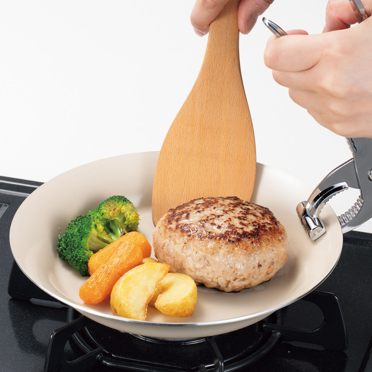マル球産業　ミニパン　蓋付き　フライパン　22㎝　新品　値下げ中 パール金属 フライパン 22cm IH対応 サラッと お皿にもなるフライパン